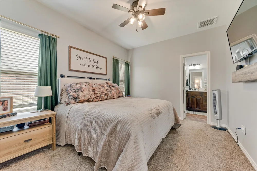120 Horseshoe Lake Drive Edgewood, TX 75117