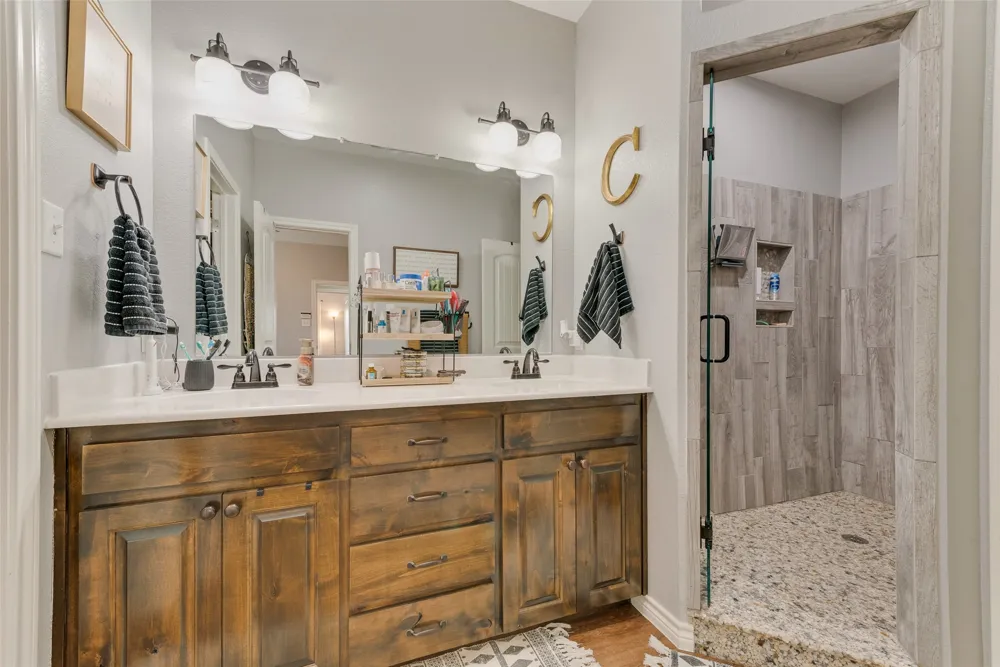 120 Horseshoe Lake Drive Edgewood, TX 75117