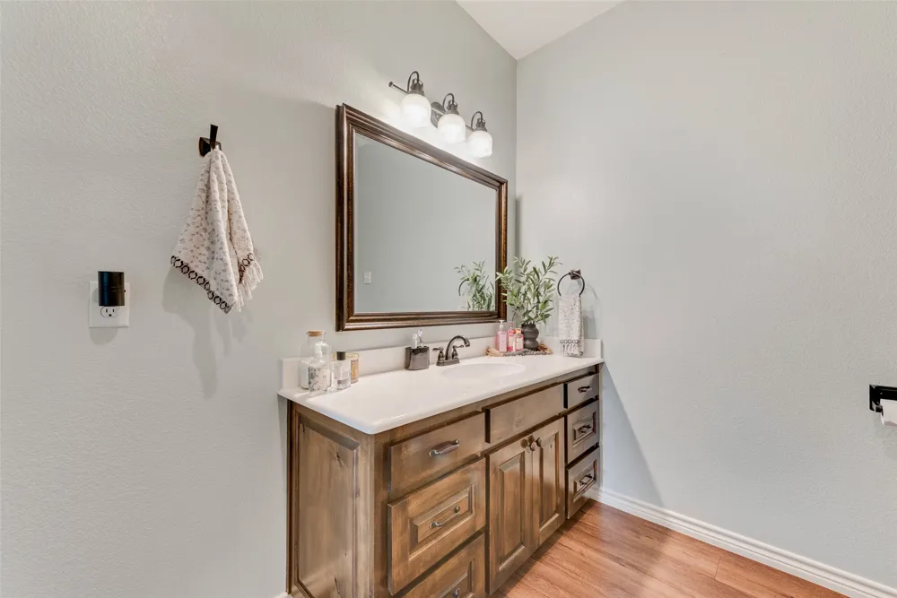 120 Horseshoe Lake Drive Edgewood, TX 75117