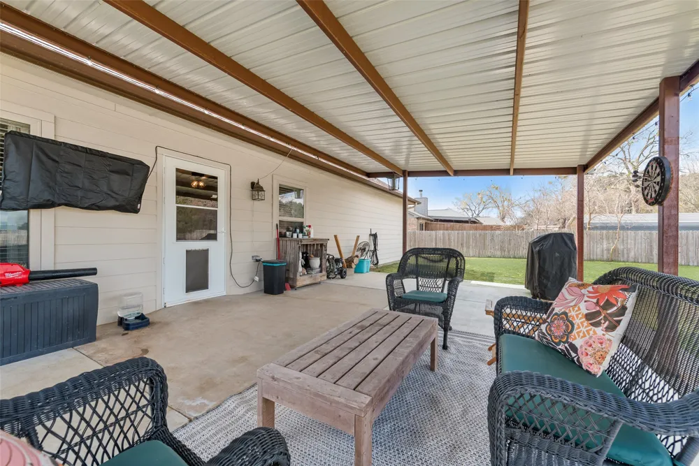 120 Horseshoe Lake Drive Edgewood, TX 75117
