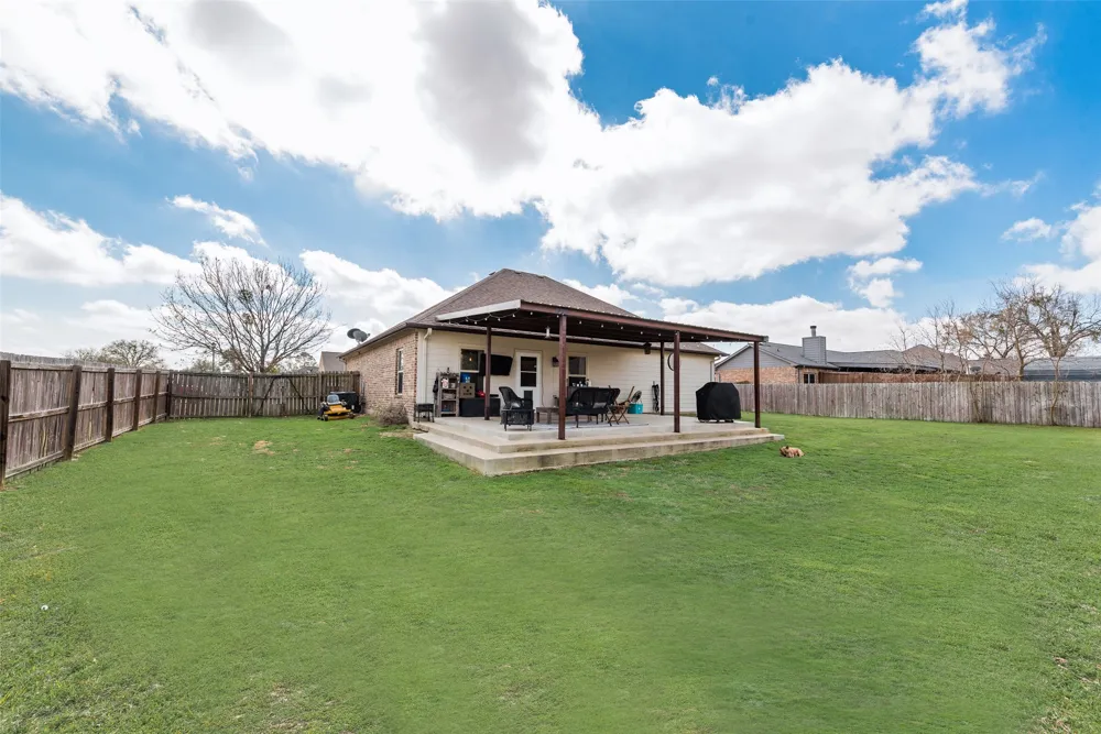 120 Horseshoe Lake Drive Edgewood, TX 75117
