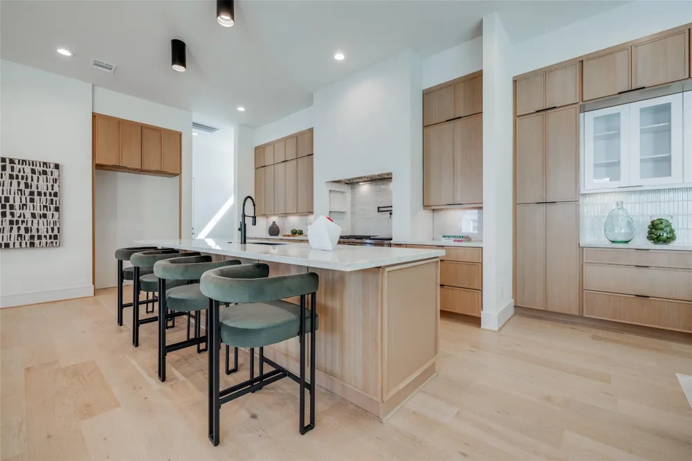 1701 Banks Street Houston, TX 77098