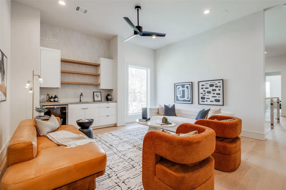 1701 Banks Street Houston, TX 77098