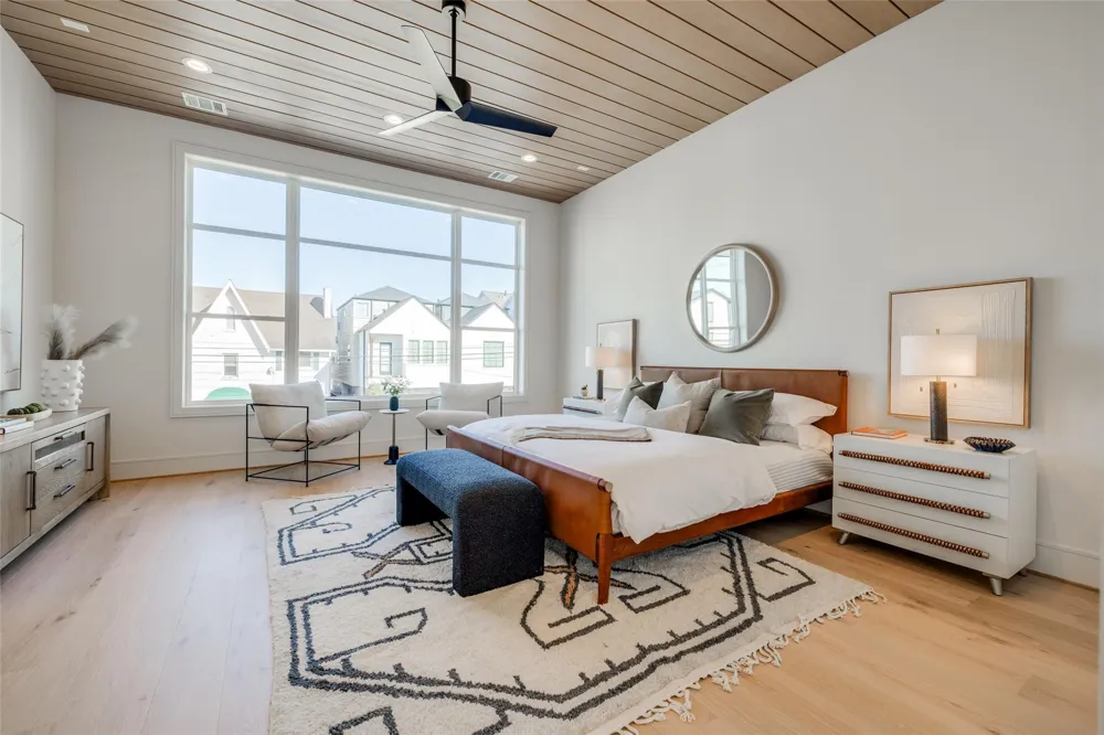 1701 Banks Street Houston, TX 77098