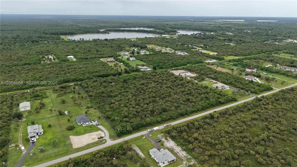 39th Ave NW Naples, FL 34120