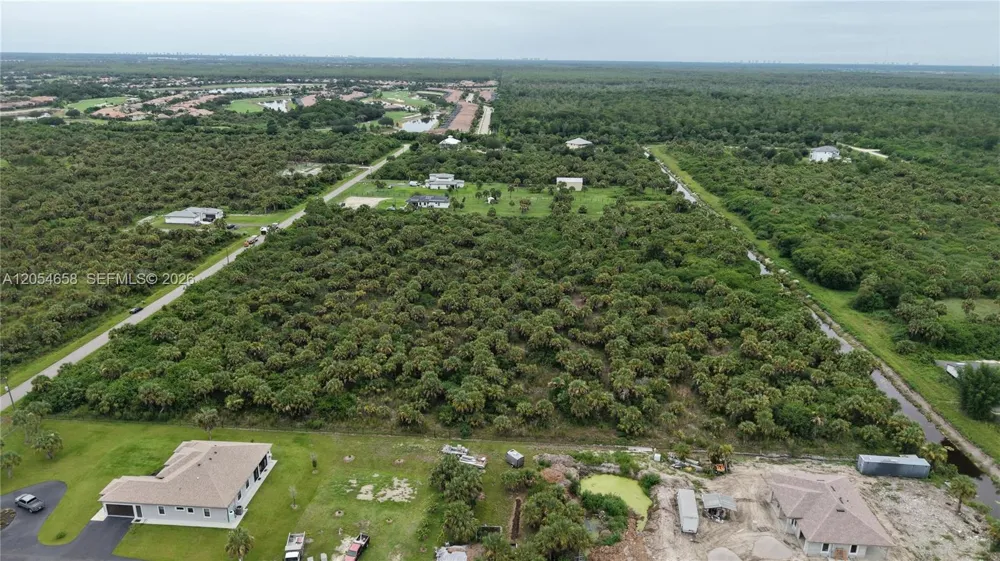 39th Ave NW Naples, FL 34120