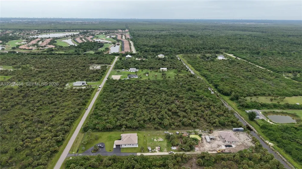 39th Ave NW Naples, FL 34120