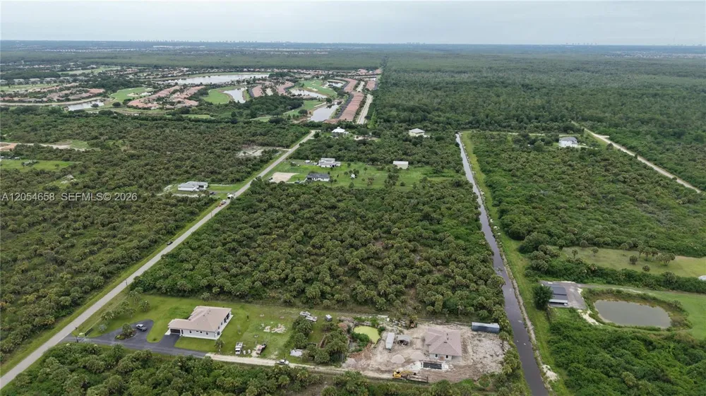 39th Ave NW Naples, FL 34120