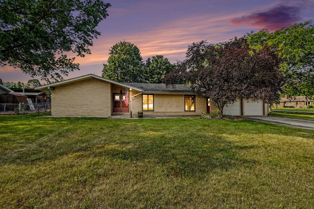 2436 Fountain Lane Stevensville, MI 49127