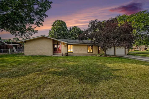 2436 Fountain Lane