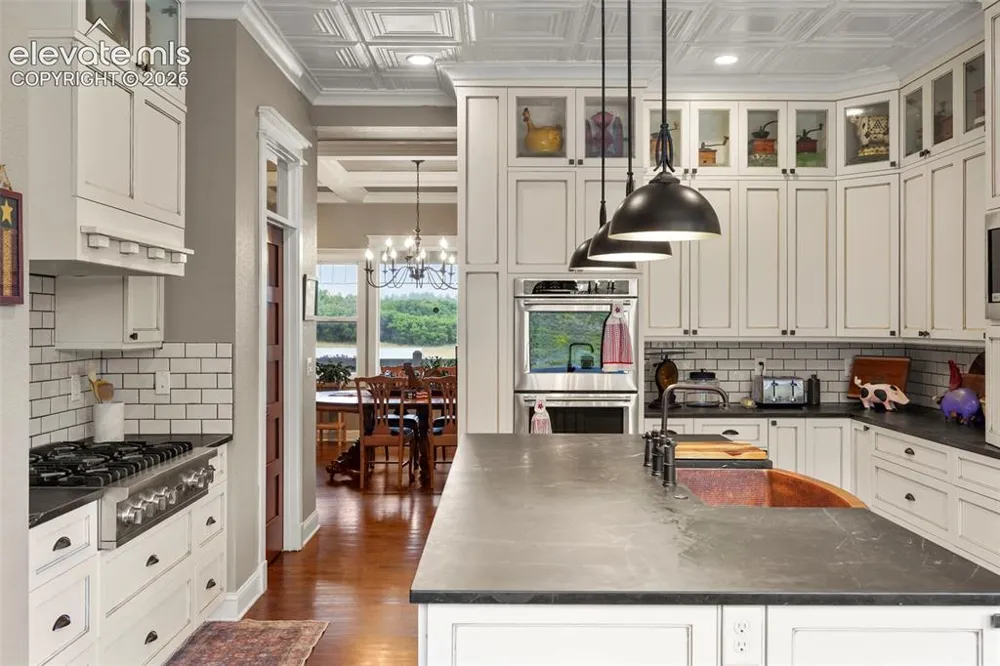 9610 S Perry Park Road Larkspur, CO 80118