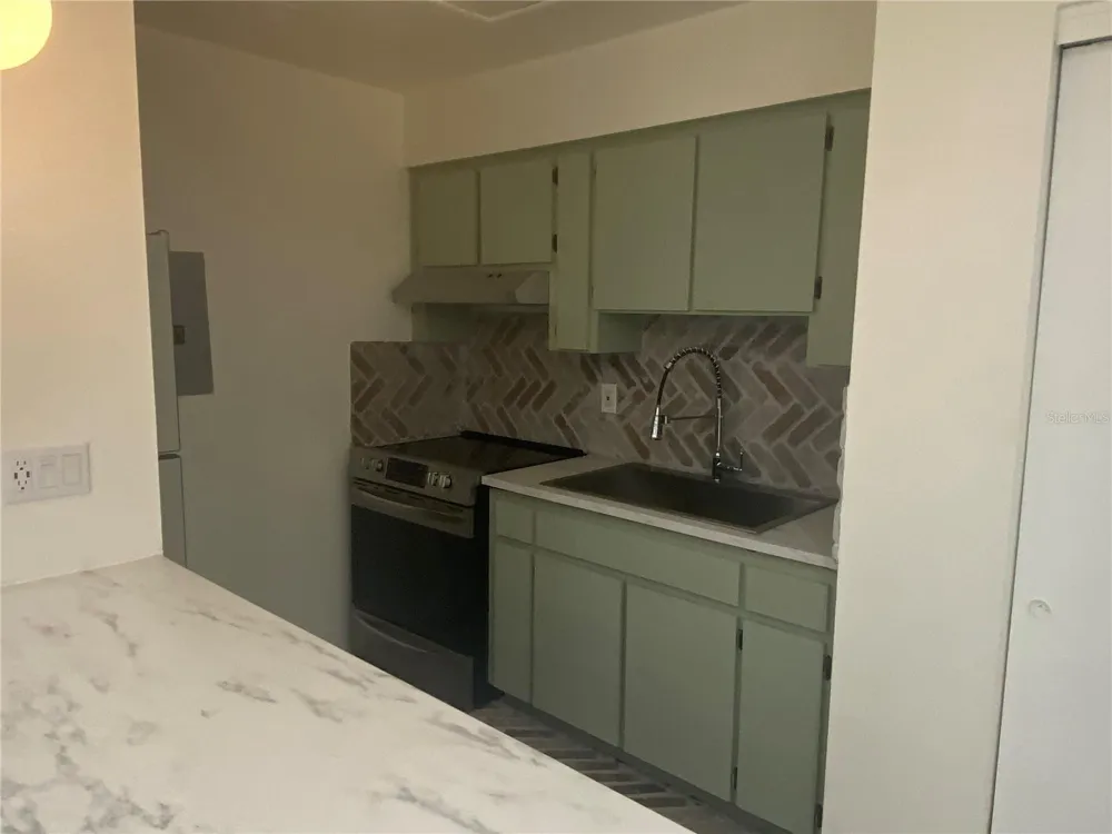 704 ANGELINA LANE #B Lakeland, FL 33801