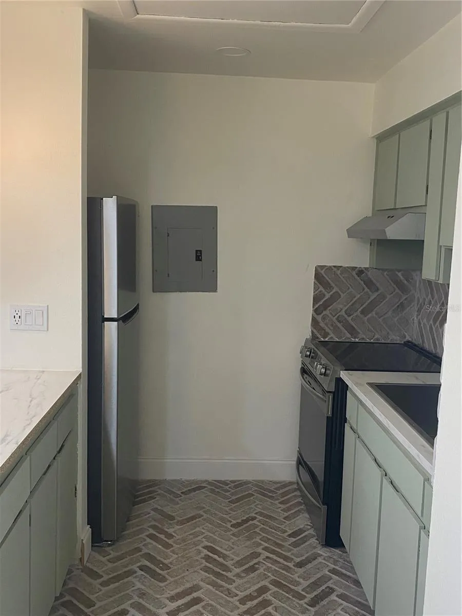 704 ANGELINA LANE #B Lakeland, FL 33801