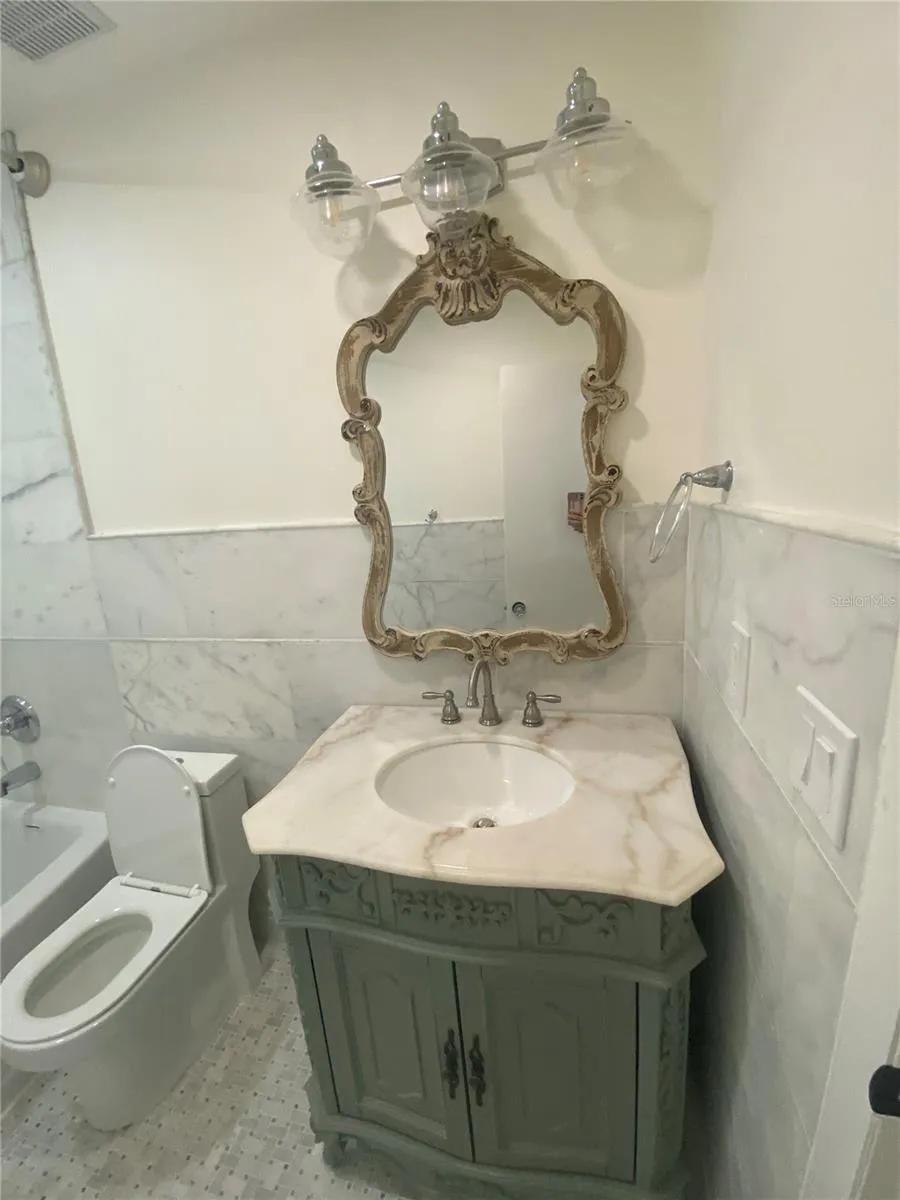 704 ANGELINA LANE #B Lakeland, FL 33801