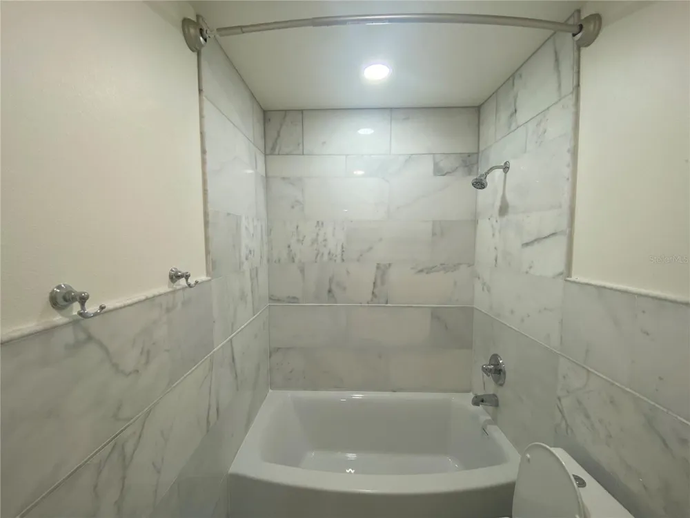704 ANGELINA LANE #B Lakeland, FL 33801