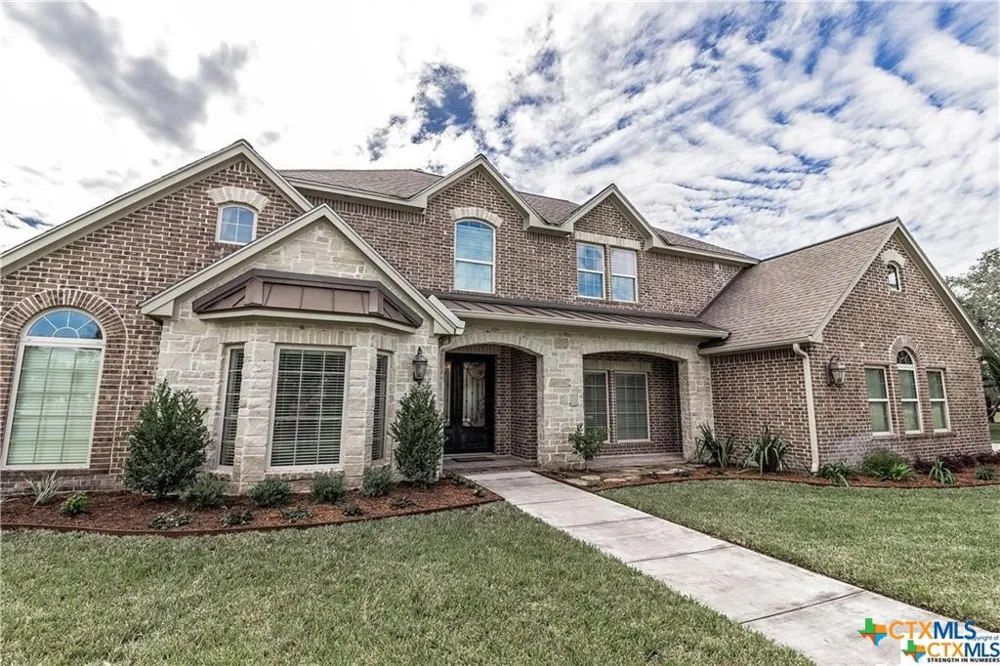 11 Post Oak Glen Inez, TX 77968