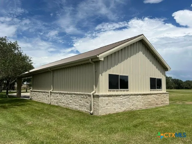 11 Post Oak Glen Inez, TX 77968