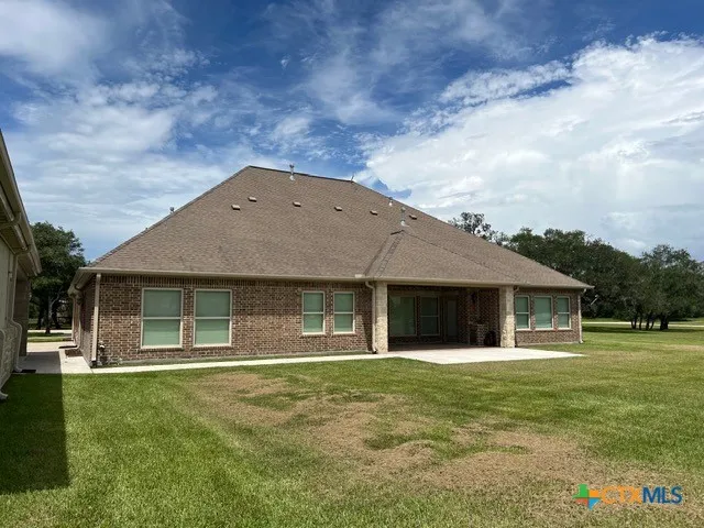 11 Post Oak Glen Inez, TX 77968