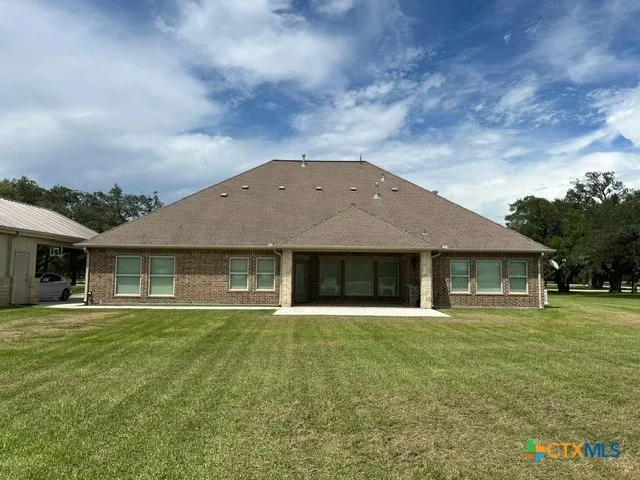 11 Post Oak Glen Inez, TX 77968