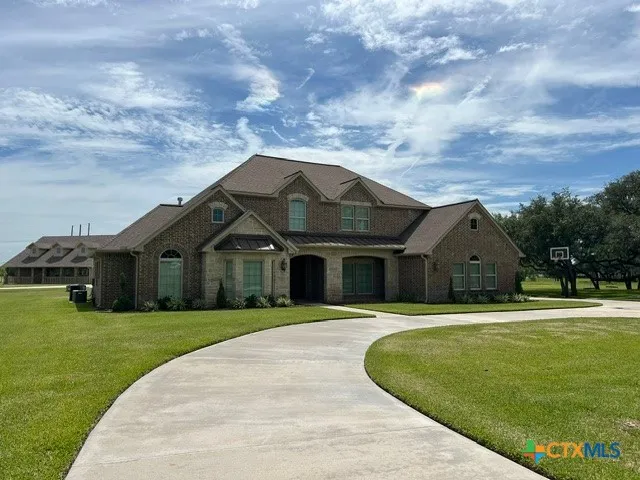 11 Post Oak Glen Inez, TX 77968
