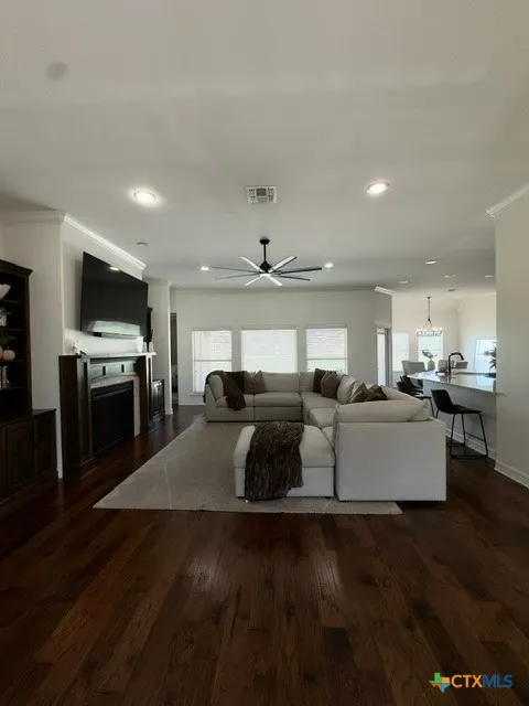 11 Post Oak Glen Inez, TX 77968