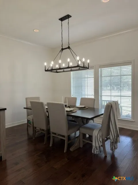 11 Post Oak Glen Inez, TX 77968