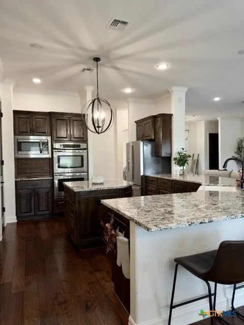 11 Post Oak Glen Inez, TX 77968