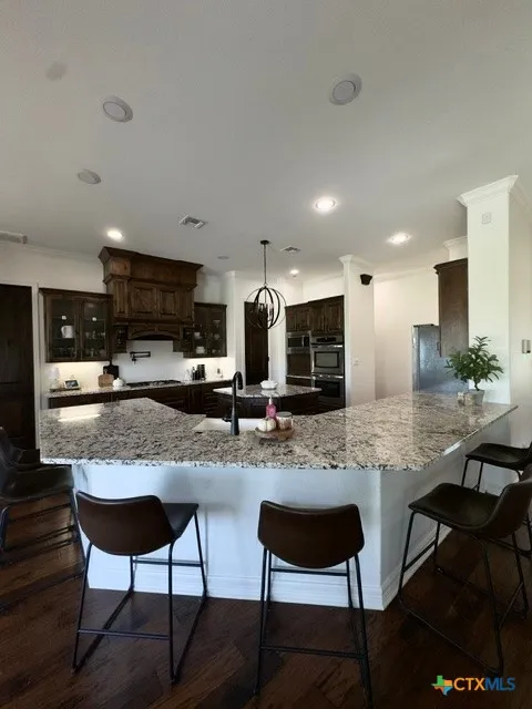 11 Post Oak Glen Inez, TX 77968