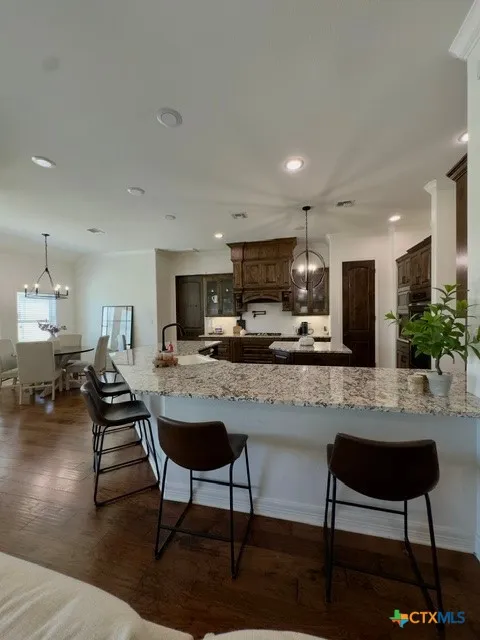 11 Post Oak Glen Inez, TX 77968