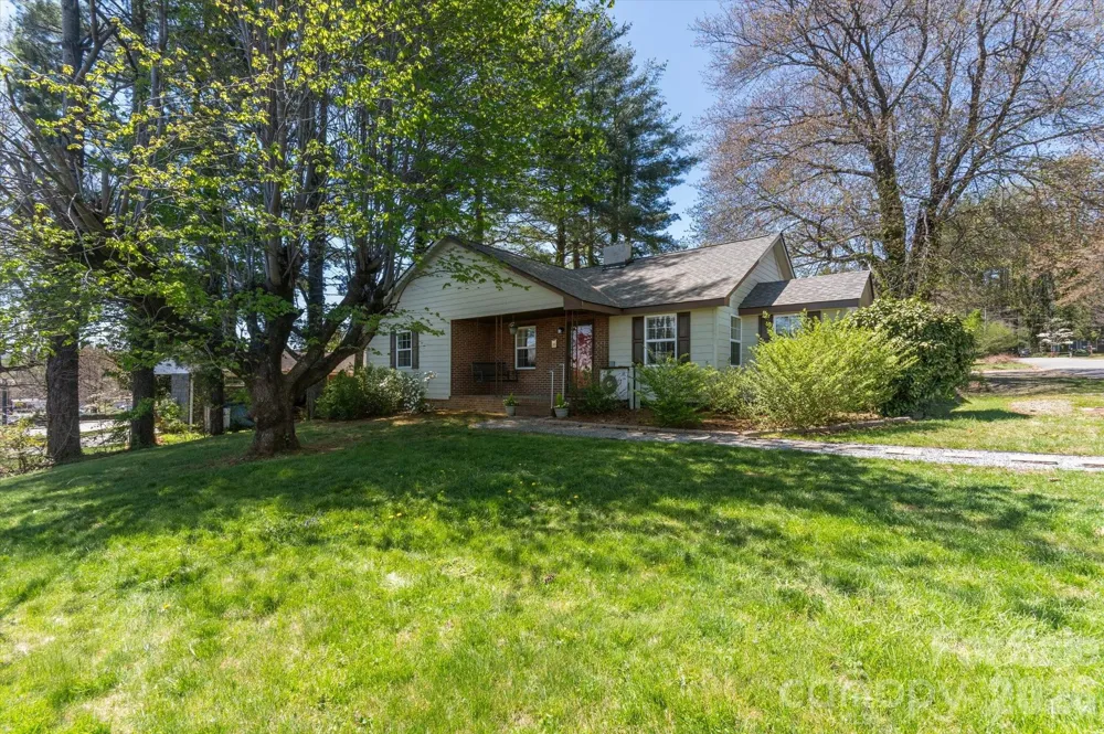 25 Montview Circle Brevard, NC 28712
