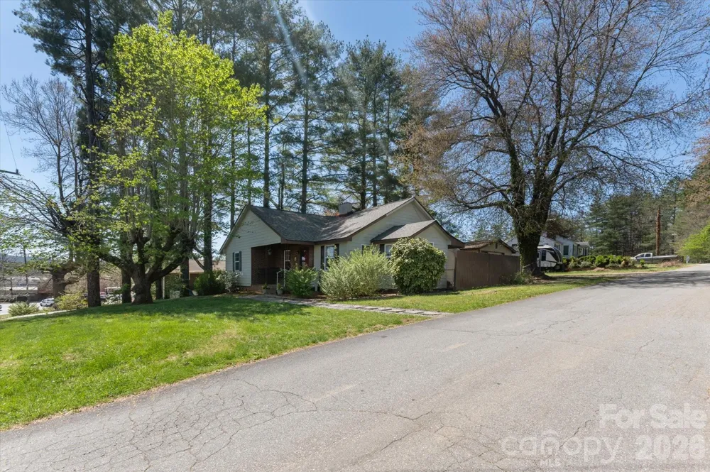 25 Montview Circle Brevard, NC 28712