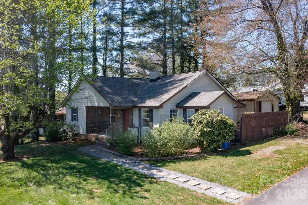 25 Montview Circle Brevard, NC 28712