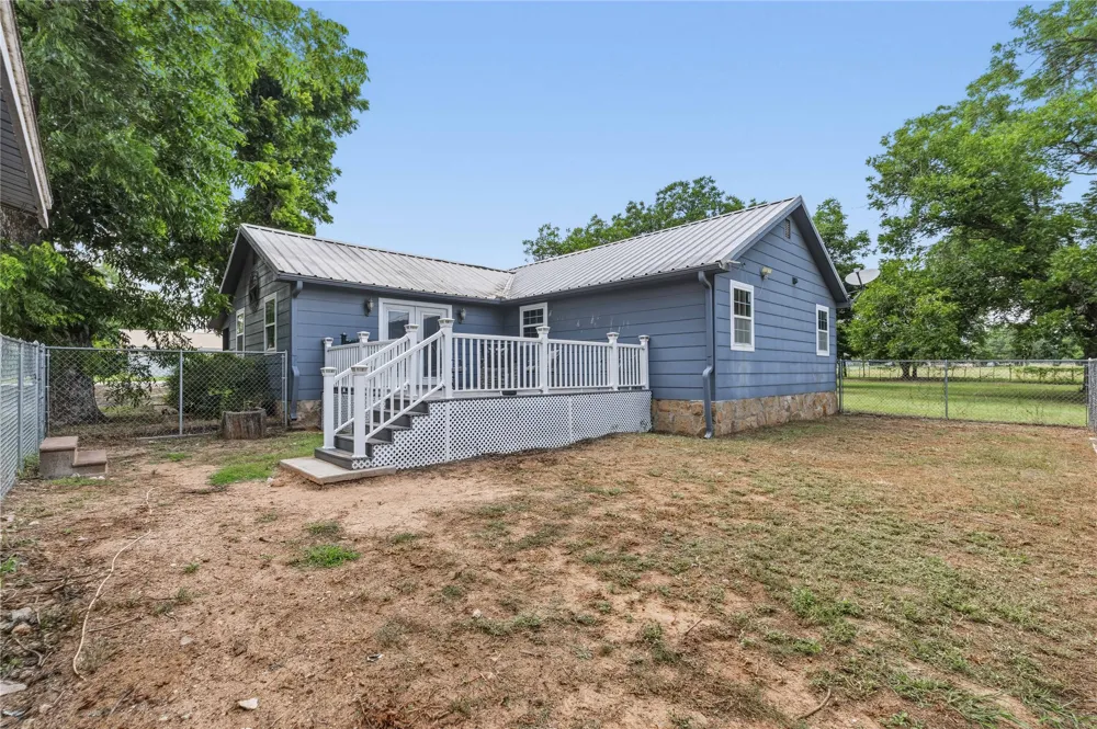 304 Victor Street Comanche, TX 76442