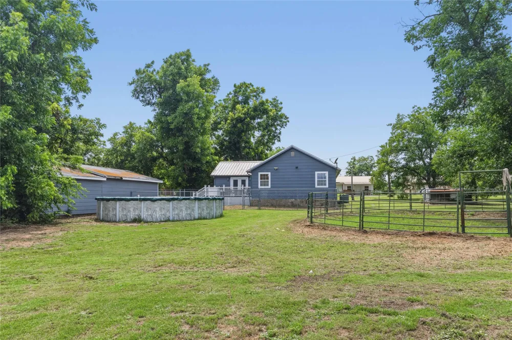304 Victor Street Comanche, TX 76442