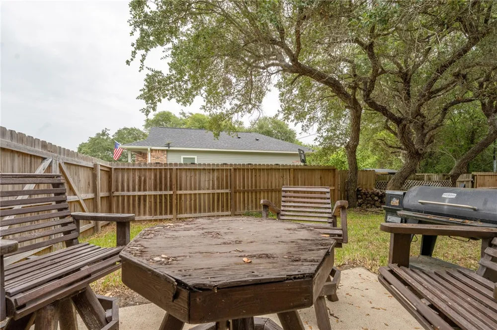 109 Saunders Lane Aransas Pass, TX 78336