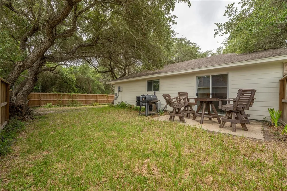 109 Saunders Lane Aransas Pass, TX 78336