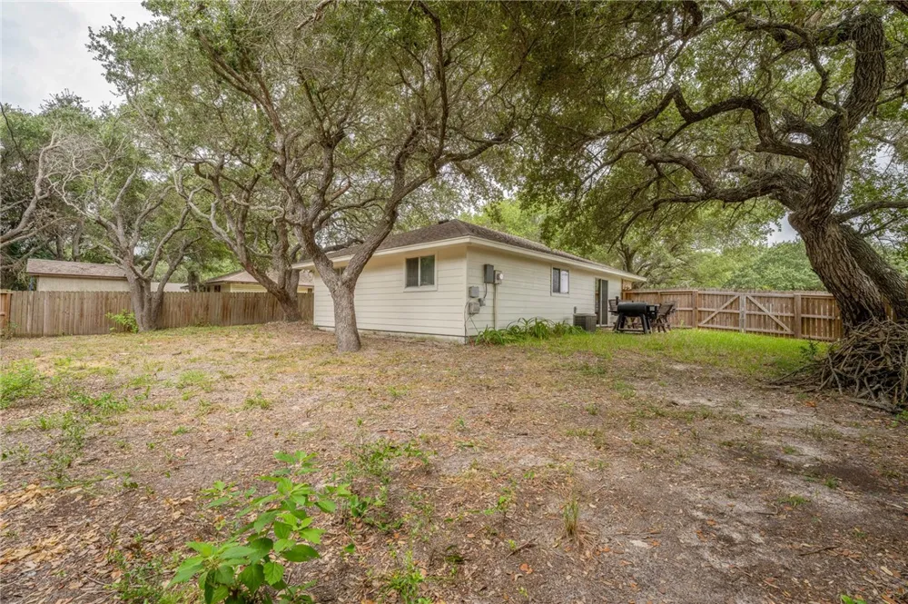 109 Saunders Lane Aransas Pass, TX 78336