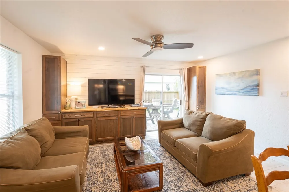 109 Saunders Lane Aransas Pass, TX 78336
