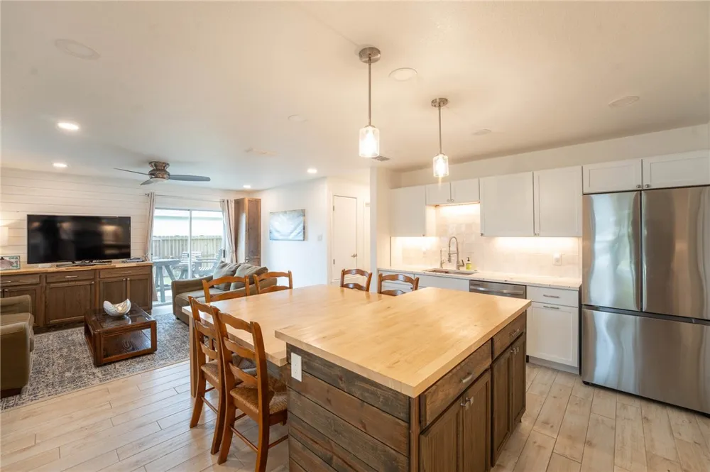 109 Saunders Lane Aransas Pass, TX 78336