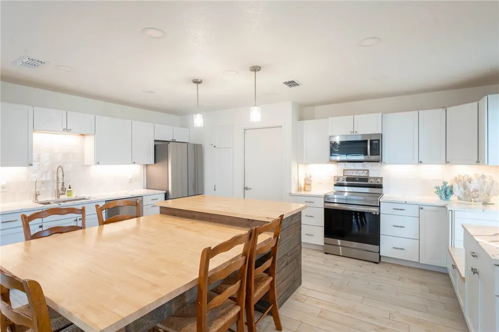 109 Saunders Lane Aransas Pass, TX 78336