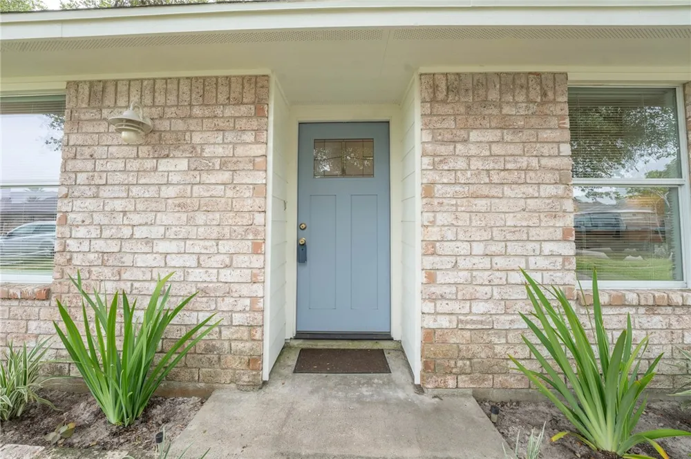 109 Saunders Lane Aransas Pass, TX 78336