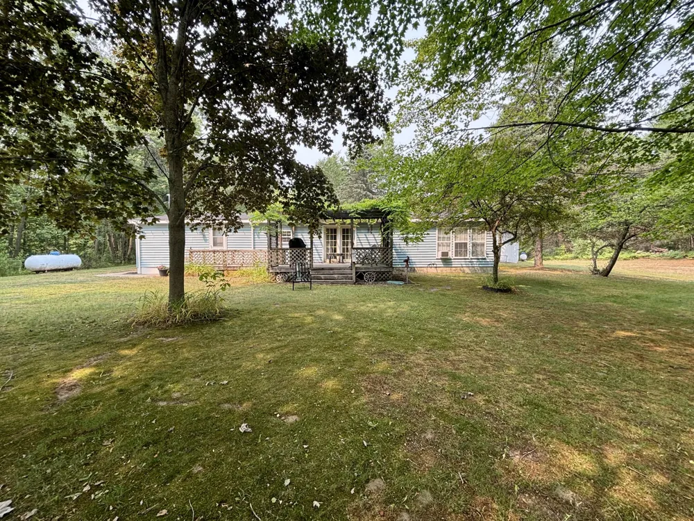 8464 15 Mile Road Paris, MI 49338