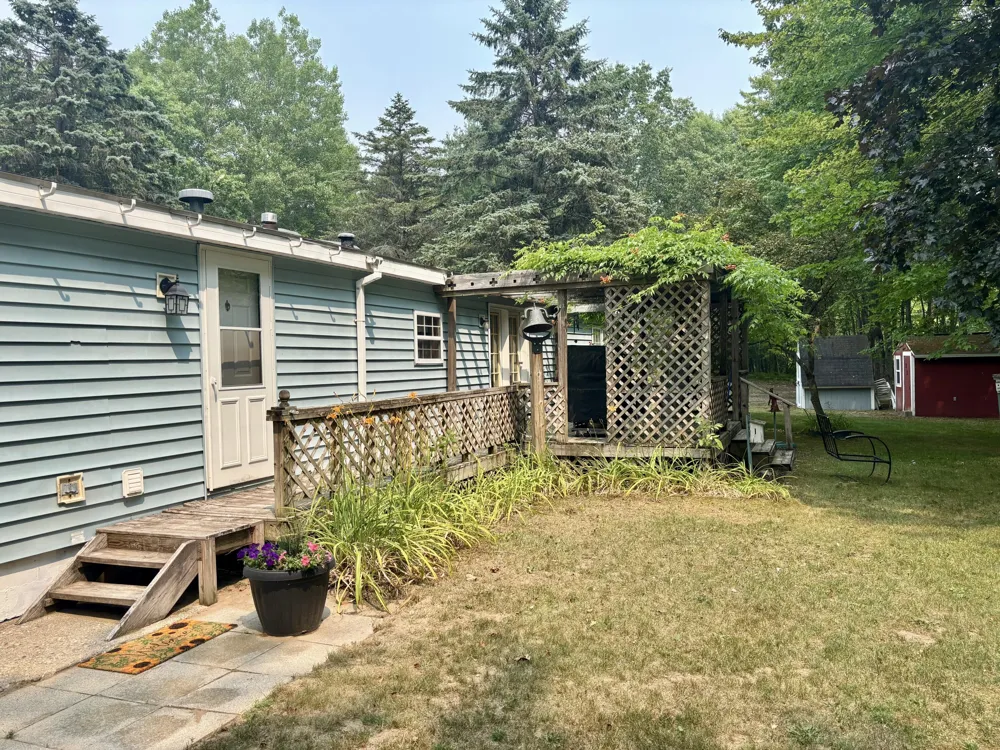 8464 15 Mile Road Paris, MI 49338