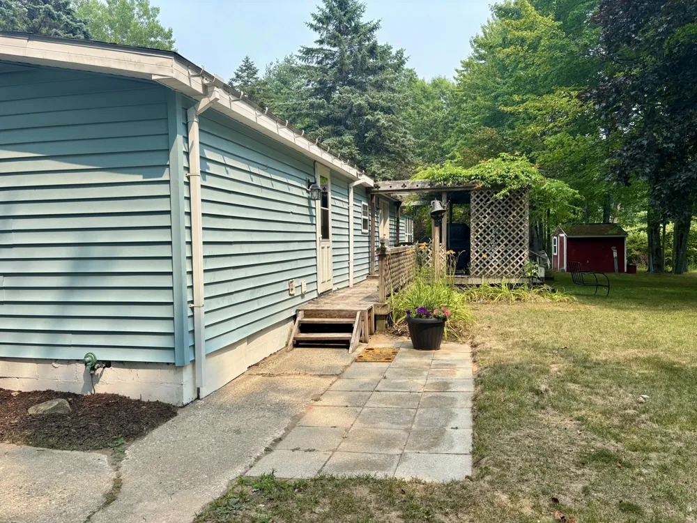 8464 15 Mile Road Paris, MI 49338