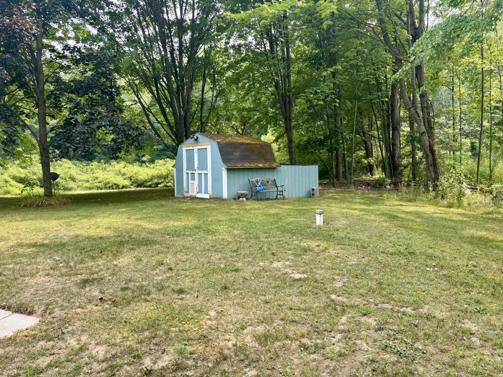 8464 15 Mile Road Paris, MI 49338