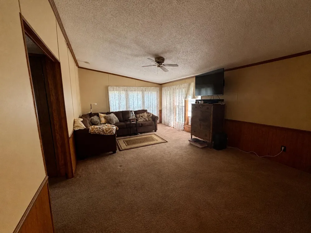 8464 15 Mile Road Paris, MI 49338