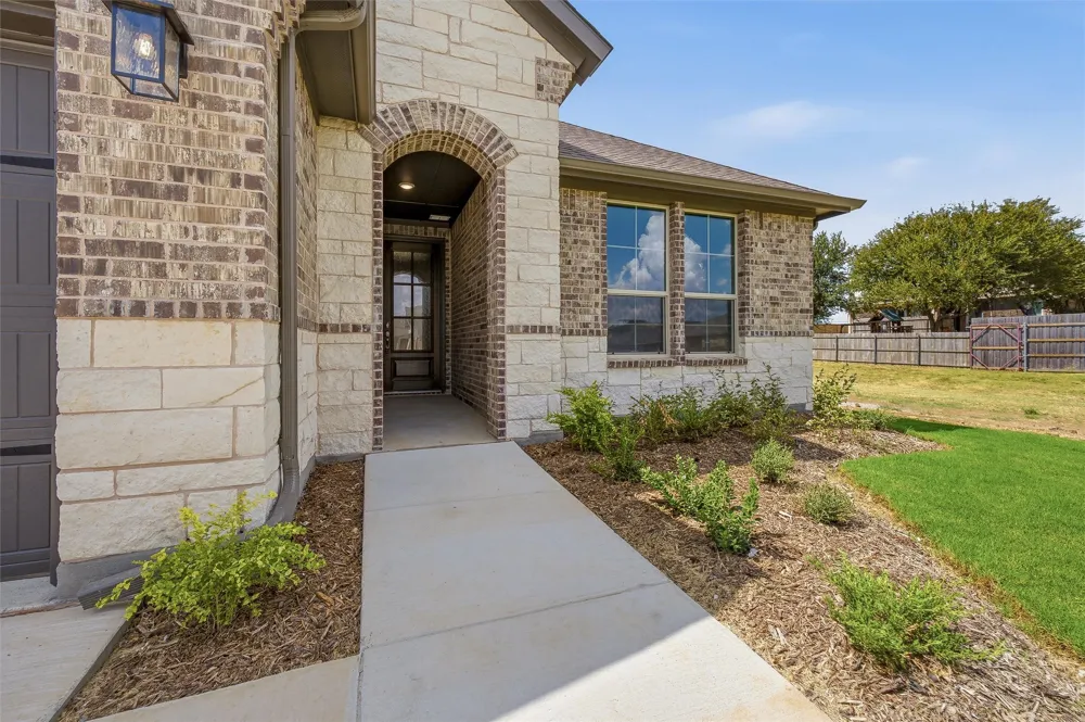3401 Helena Street Gainesville, TX 76240