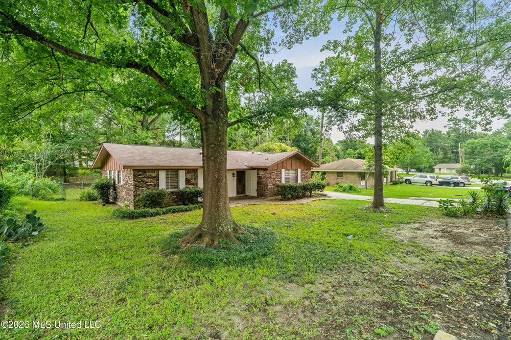 100 Virginia Drive Hattiesburg, MS 39401