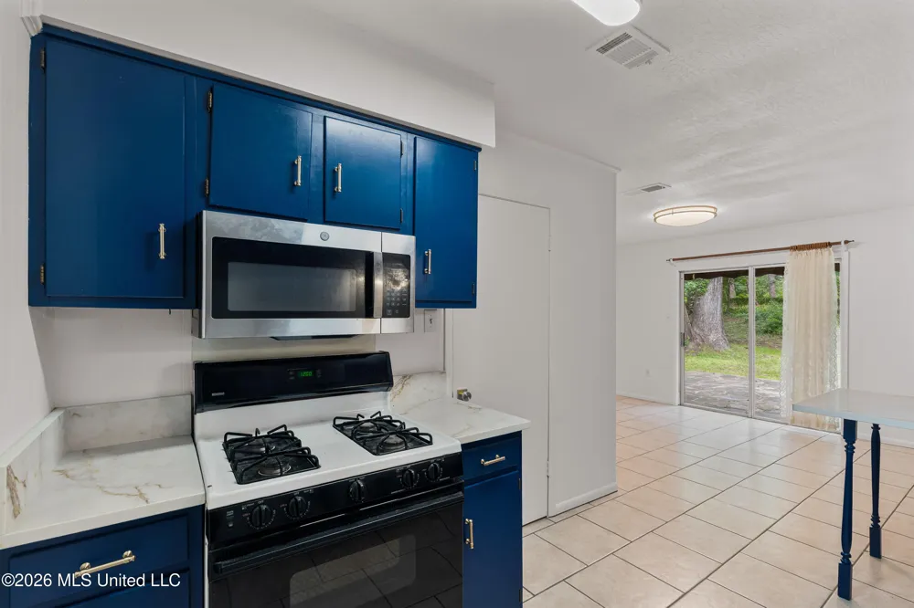 100 Virginia Drive Hattiesburg, MS 39401