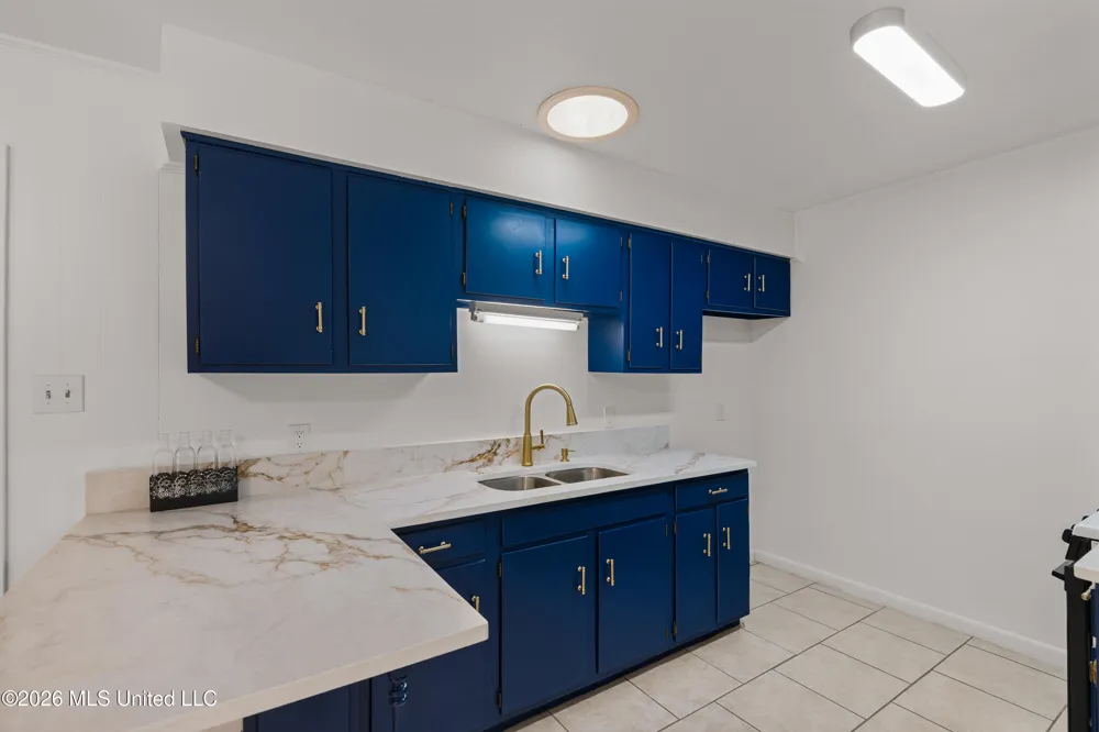 100 Virginia Drive Hattiesburg, MS 39401